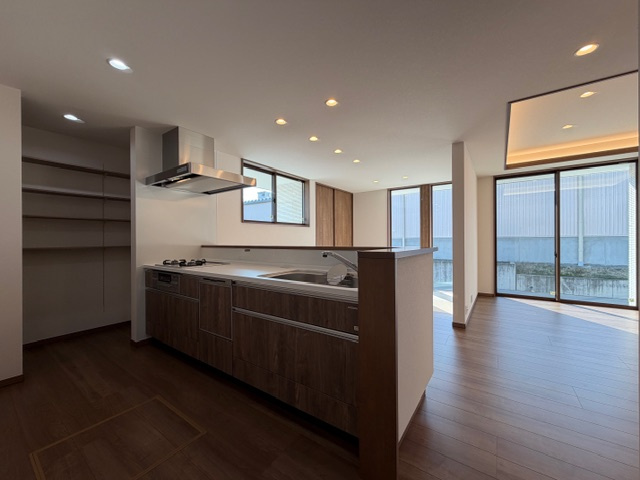 橿原市東坊城町　新築(全7区画）7号地 モデルハウスの居間・リビング|ナチュラルな木目のカラーが優しいリビング!(^^)!