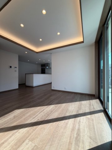 橿原市東坊城町　新築(全7区画）7号地 モデルハウスの居間・リビング|大きな窓から自然光が差し込み明るいリビング!(^^)!