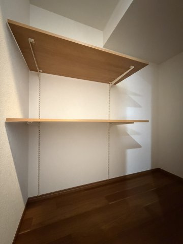 橿原市東坊城町　新築(全7区画）7号地 モデルハウスのキッチン|タカラスタンダードのキッチン横には嬉しいパントリーが♪