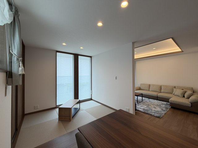 橿原市東坊城町　新築(全7区画）7号地 モデルハウスの居間・リビング|３帖の畳コーナー!(^^)!
