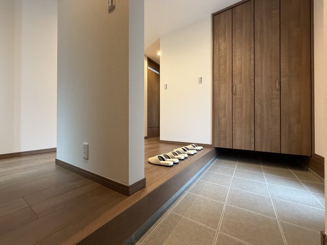 橿原市東坊城町　新築(全7区画）7号地 モデルハウスの玄関|広々玄関!(^^)!