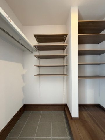 橿原市東坊城町　新築(全7区画）7号地 モデルハウスの収納|シューズクローク♪上着もかけれます♪