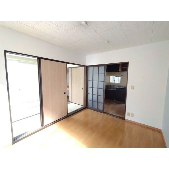 横浜市瀬谷区南台１丁目のアパートの洋室