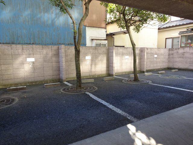 クレストハウスの駐車場
