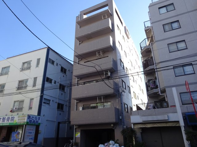 クレストハウスの外観