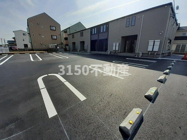 グロリアス丸野の駐車場