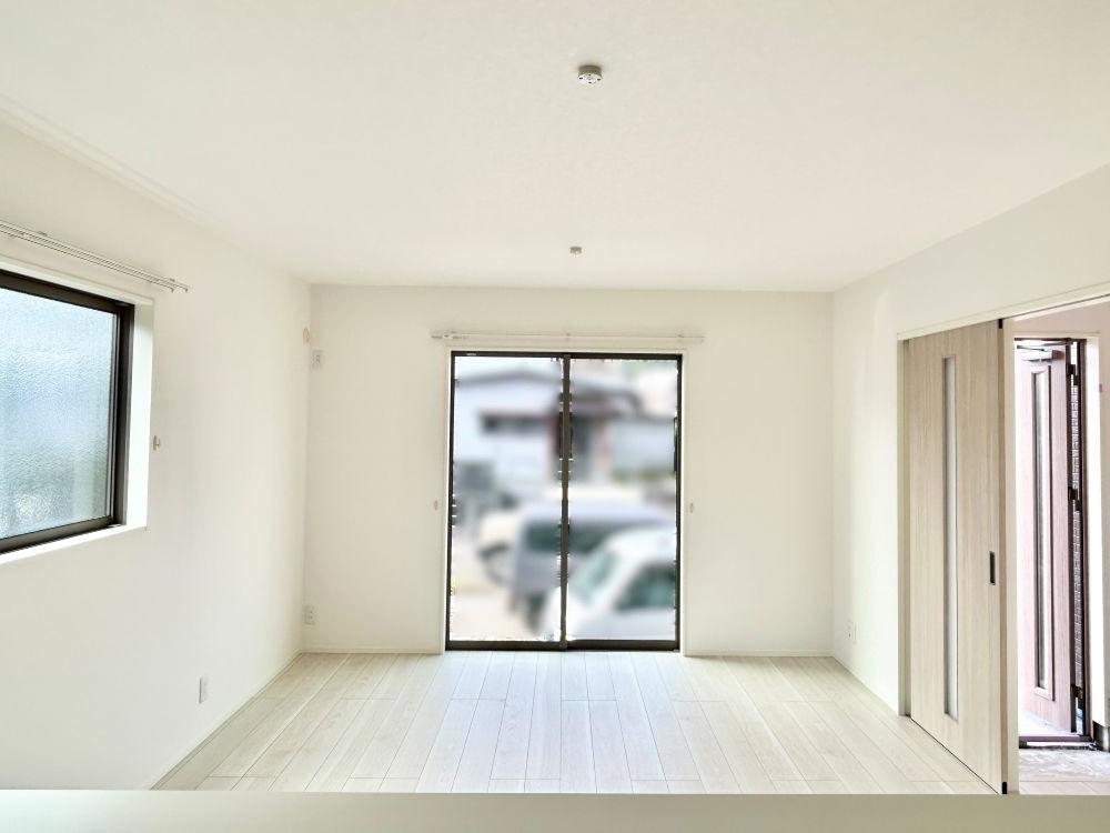 高知市鴨部⑧　新築一戸建ての居間・リビング|※施行事例です。実際とは異なります