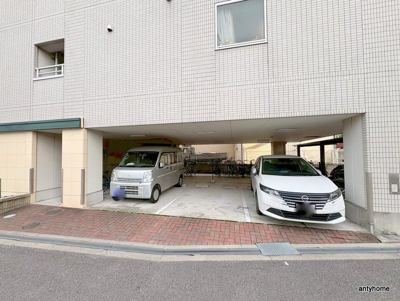嵜本レジデンス福島の駐車場