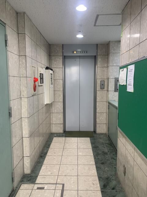 新堀ギタービル本厚木のエントランス
