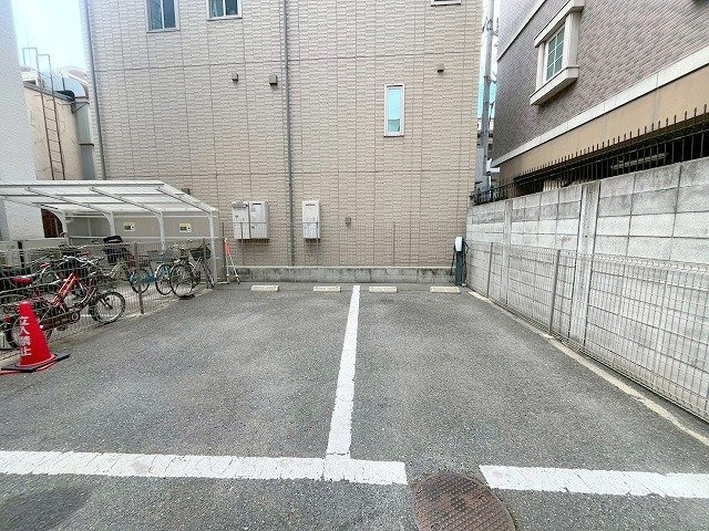 マンションサンカルチェの駐車場
