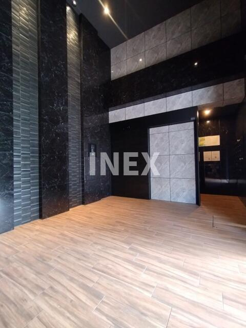 横浜市西区平沼１丁目の賃貸マンションのエントランス