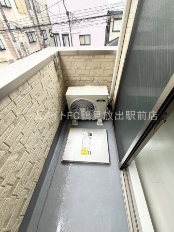 大阪市鶴見区今津中１丁目のハイツのバルコニー