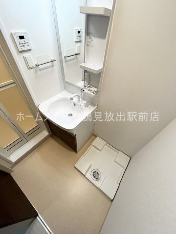 大阪市鶴見区今津中１丁目のハイツの洗面所