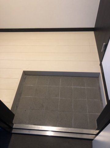 プレシア千葉中央の玄関