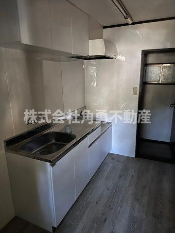 熱海市伊豆山　中古一戸建てのキッチン|地下１階キッチン