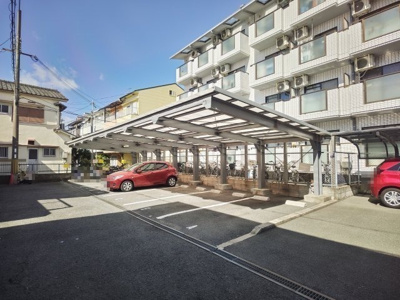【駐車場】 | ファーストプラザⅠ | 車をお持ちの方に嬉しい駐車場付きの物件です