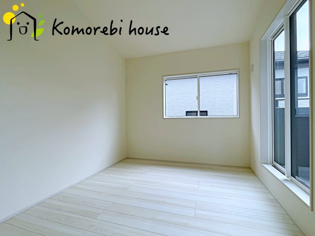 上尾市上　12期　新築一戸建て　ブルーミングガーデン　01の寝室|広くて明るい寝室