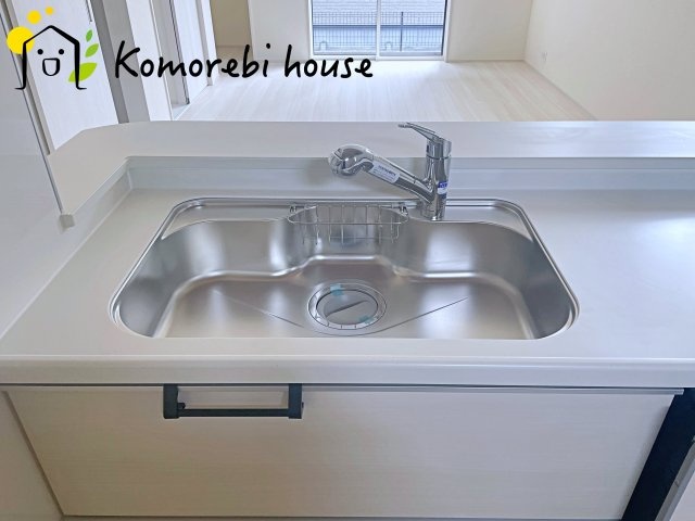 上尾市上　12期　新築一戸建て　ブルーミングガーデン　01のキッチン|コンパクトなキッチンで掃除もラクラク
