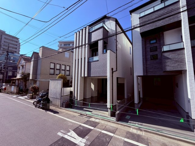 【外観】 | 板橋区小豆沢４丁目　新築戸建て　A号棟 | 落ち着きと品格を感じる外観が魅力の邸宅プランです