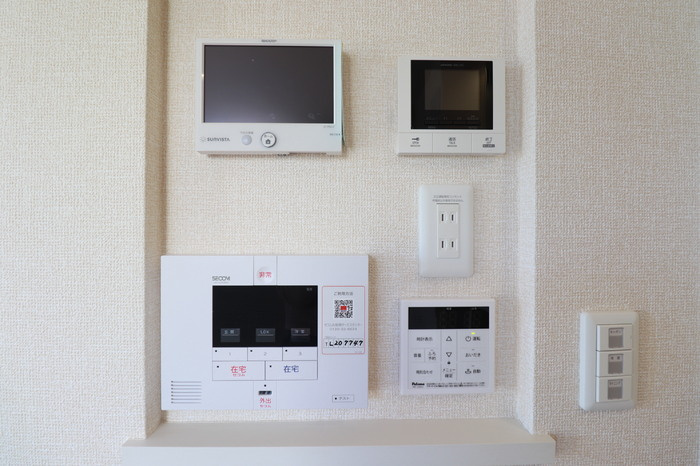 Frais Parfum(ﾌﾚ ﾊﾟﾙﾌｧﾝ)のセキュリティ|太陽光モニター・モニタ付きインターホン・SECOMのホームセキュリティ・給湯器