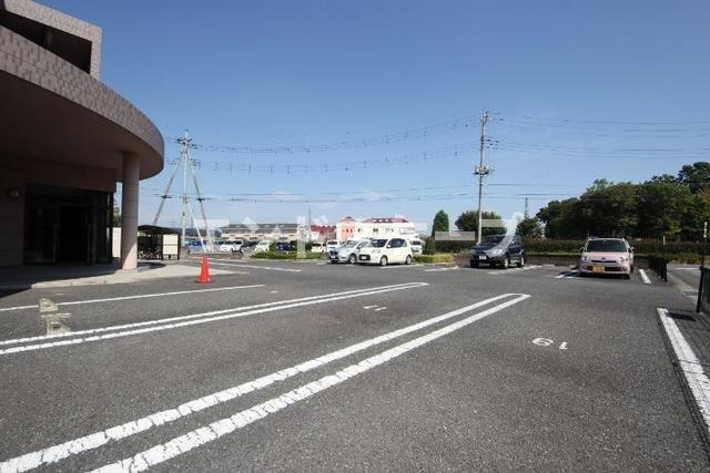 グランドレジデンスの駐車場|高崎、前橋のお部屋探しはエンドスケープまで！お客様の理想お聞かせ下さい♪