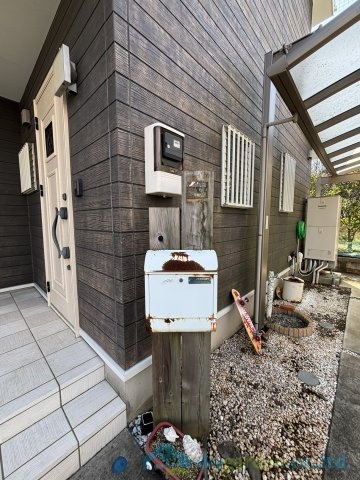 大磯町国府本郷　中古戸建　の玄関