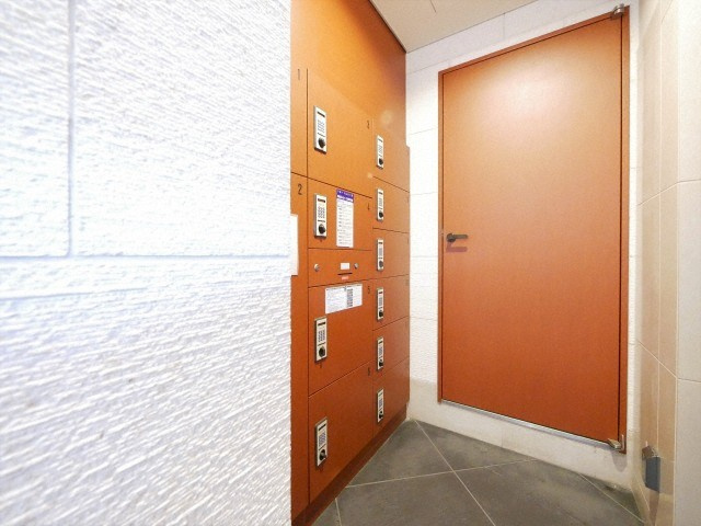 アスリート本町リバーウエストの玄関