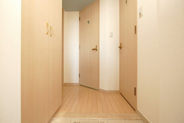 アスリート本町リバーウエストの玄関