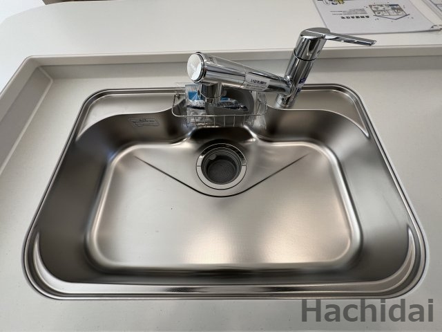 碧南市志貴町三丁目　新築戸建＜3号棟＞のキッチン|浄水器一体型水栓付きで、すっきりとしたシンクです。