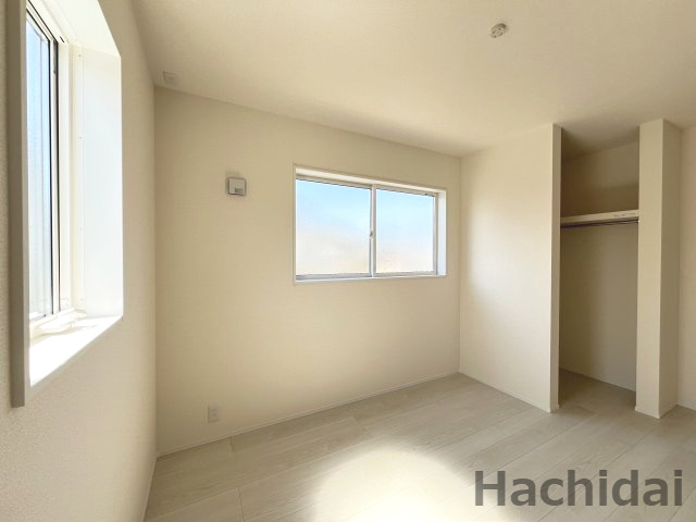 碧南市志貴町三丁目　新築戸建＜3号棟＞の洋室|南側左5.91帖洋室