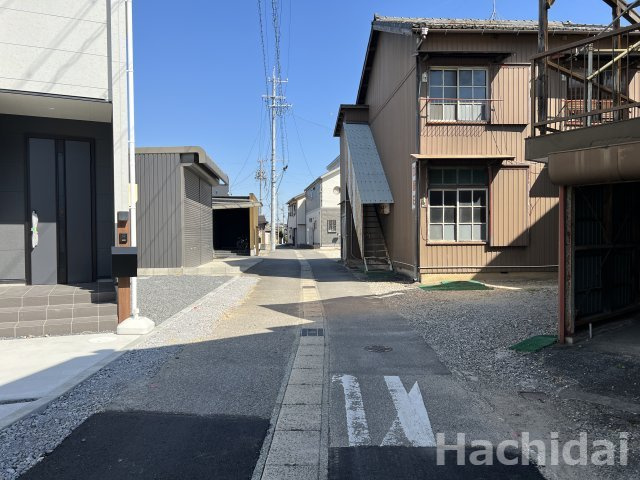 碧南市志貴町三丁目　新築戸建＜3号棟＞の前面道路含む現地写真