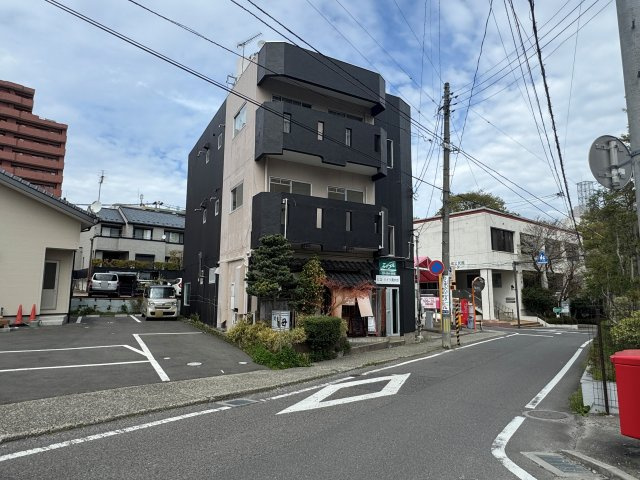 想定年間賃料334.5万　想定利回り14.06％　鉄骨造の外観