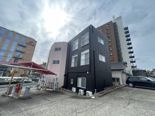 想定年間賃料334.5万　想定利回り14.06％　鉄骨造の外観