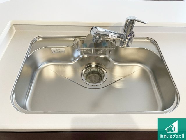 亀岡市篠町篠上西裏　新築一戸建ての設備|蛇口の先端に浄水器を内蔵しています！原水と浄水、お湯と冷水、シャワーの切替えがワンタッチなので用途によって使い分けられます。