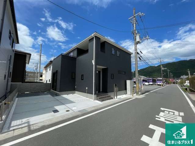 亀岡市篠町篠上西裏　新築一戸建ての前面道路含む現地写真|車通りの少ない前面道路！お子様がいらっしゃるご家族でも安心！