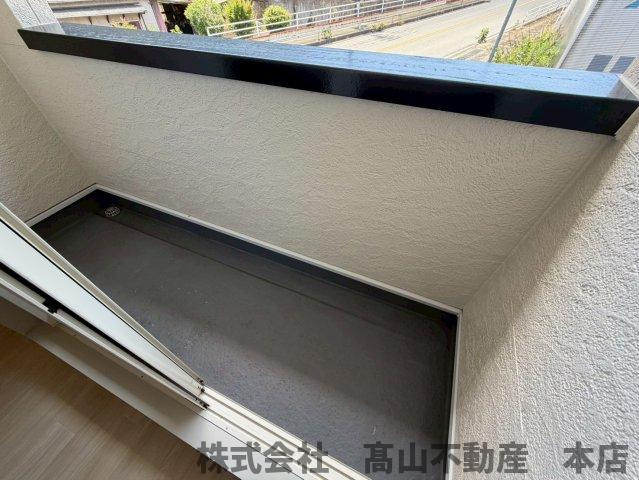 遠賀郡岡垣町大字上畑のアパートのバルコニー