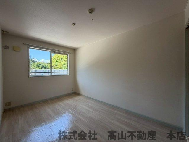遠賀郡岡垣町大字上畑のアパートの洋室