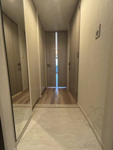 シーズンフラッツ中崎の玄関