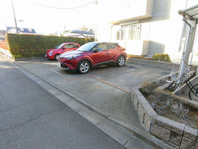 ブリリアンスの駐車場
