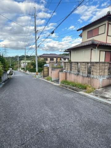 和泉市光明台二丁目・売土地の前面道路含む現地写真