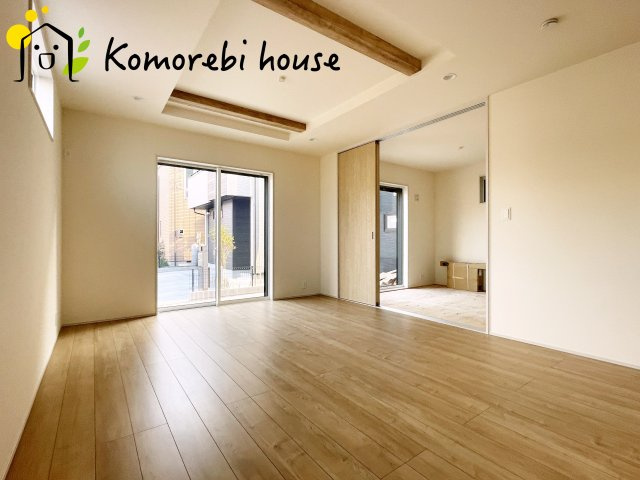 上尾市上　12期　新築一戸建て　ブルーミングガーデン　02の居間・リビング|おしゃれな居間です