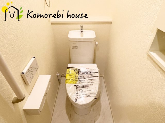 上尾市上　12期　新築一戸建て　ブルーミングガーデン　02のトイレ|落ち着いた色調のトイレです