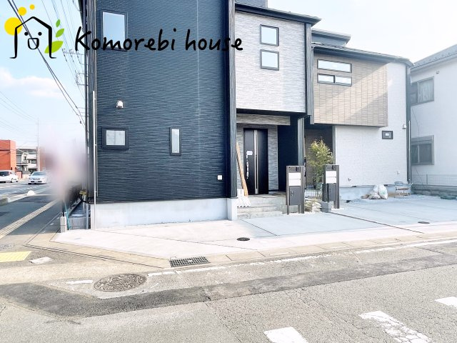 上尾市上　12期　新築一戸建て　ブルーミングガーデン　02の駐車場|車をお持ちの方に嬉しい駐車場付きの物件です
