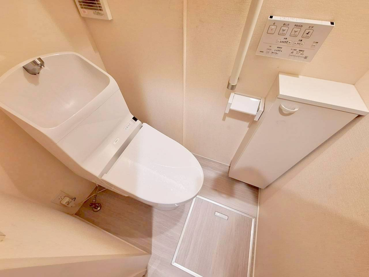 大和町２丁目ヘーベルハウスのトイレ|★１階のトイレは床下収納もあります★