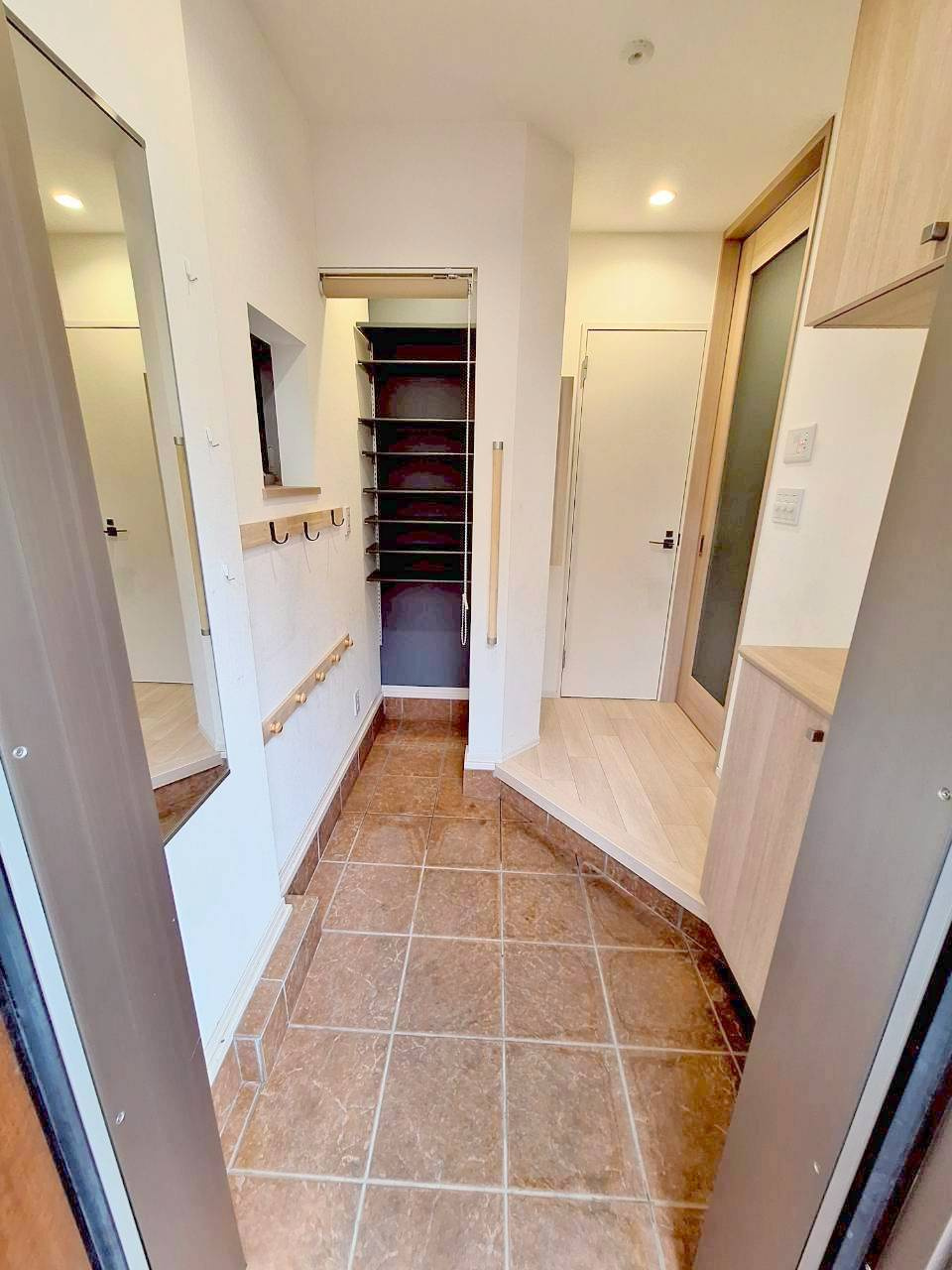 大和町２丁目ヘーベルハウスの玄関|★広めの玄関は姿見もあります★