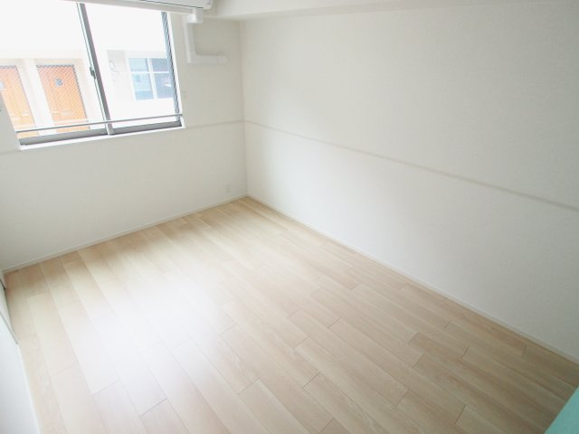 エスティタート　ブリランテの洋室