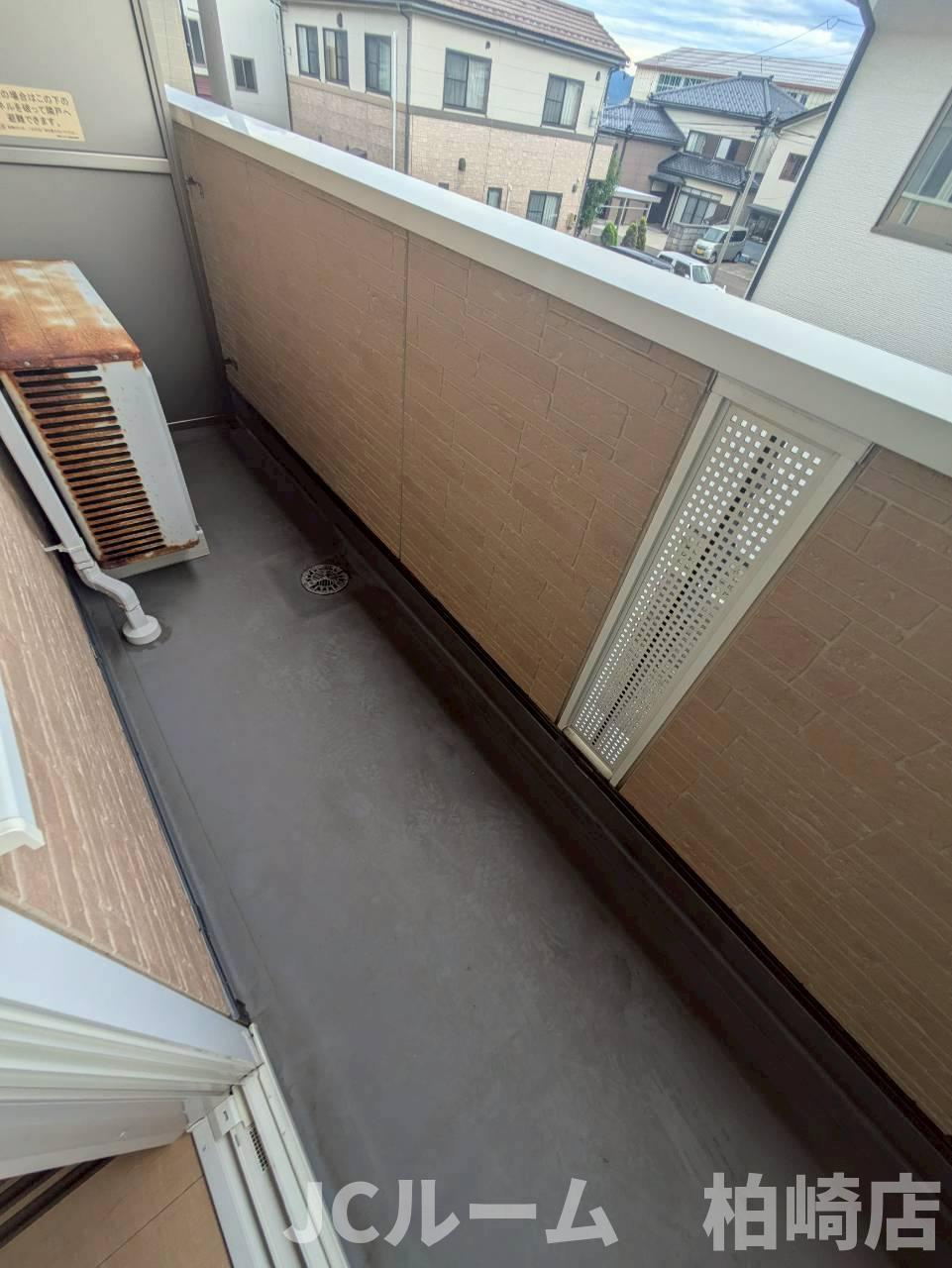 柏崎市比角１丁目のアパートのバルコニー