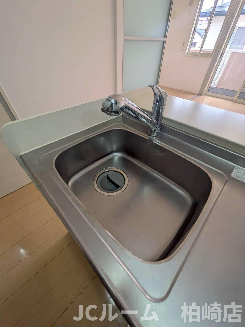 柏崎市比角１丁目のアパートのキッチン