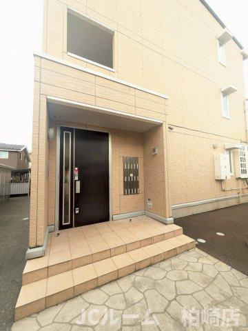 柏崎市比角１丁目のアパートのエントランス