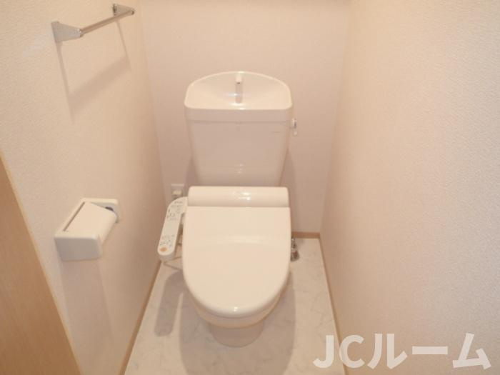 柏崎市比角１丁目のアパートのトイレ